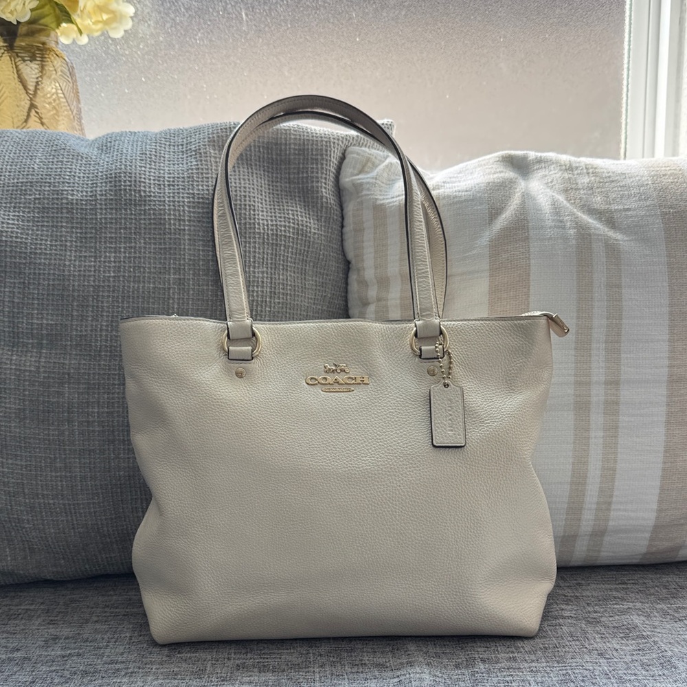 Coach Ivory Leather Tote Bag with Zipper Closure